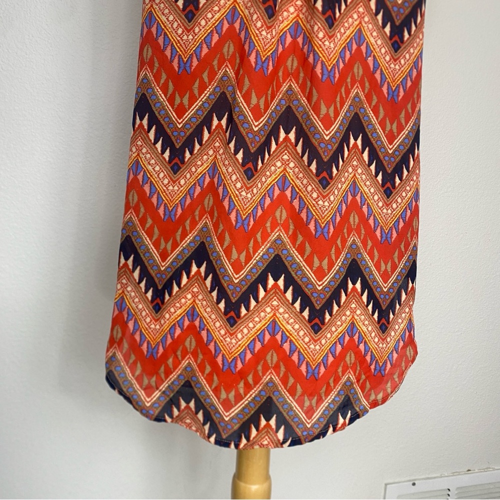 3/$25 B_envied Multicolor Chevron Sleeveless Partial Button Blouse Size Medium - Picture 8 of 13
